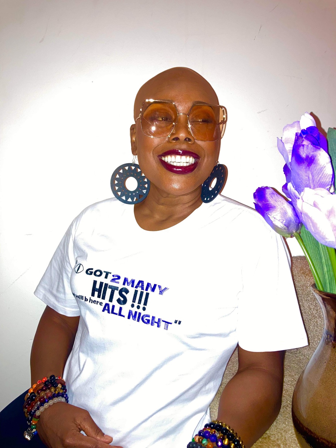 I GOT 2 MANY HITS (white)