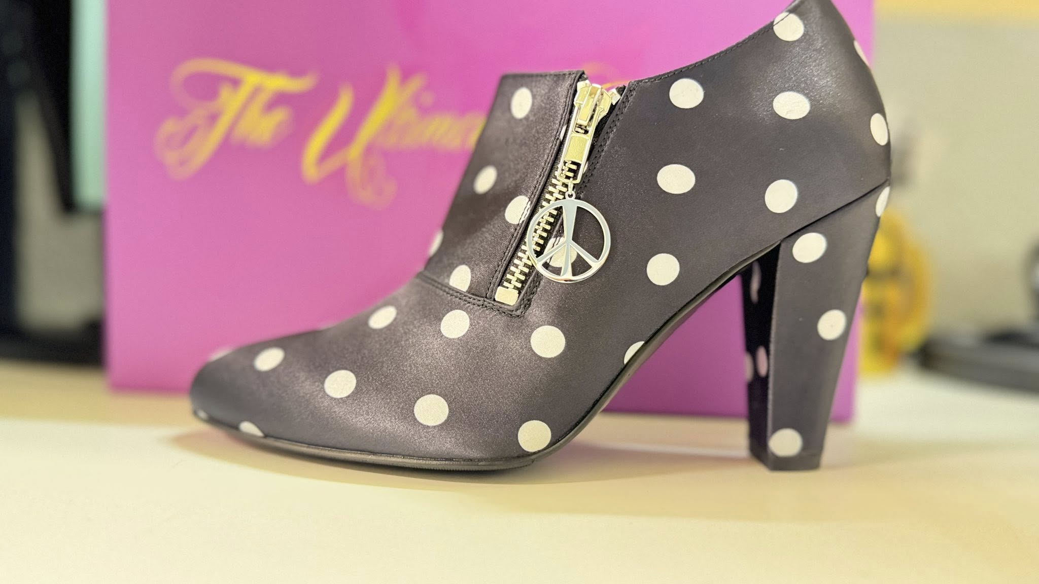 1 PAIR OF BLACK LOVESEXY size 38 - Image 5