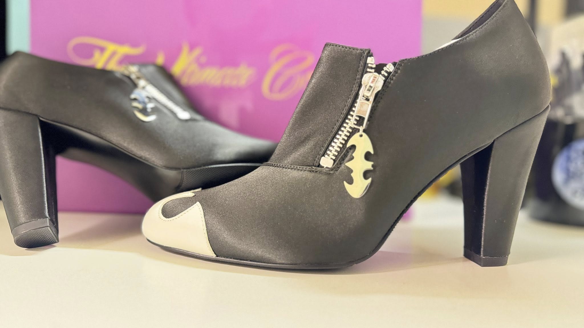 1 PAIR OF BATDANCE size 38 - Image 2